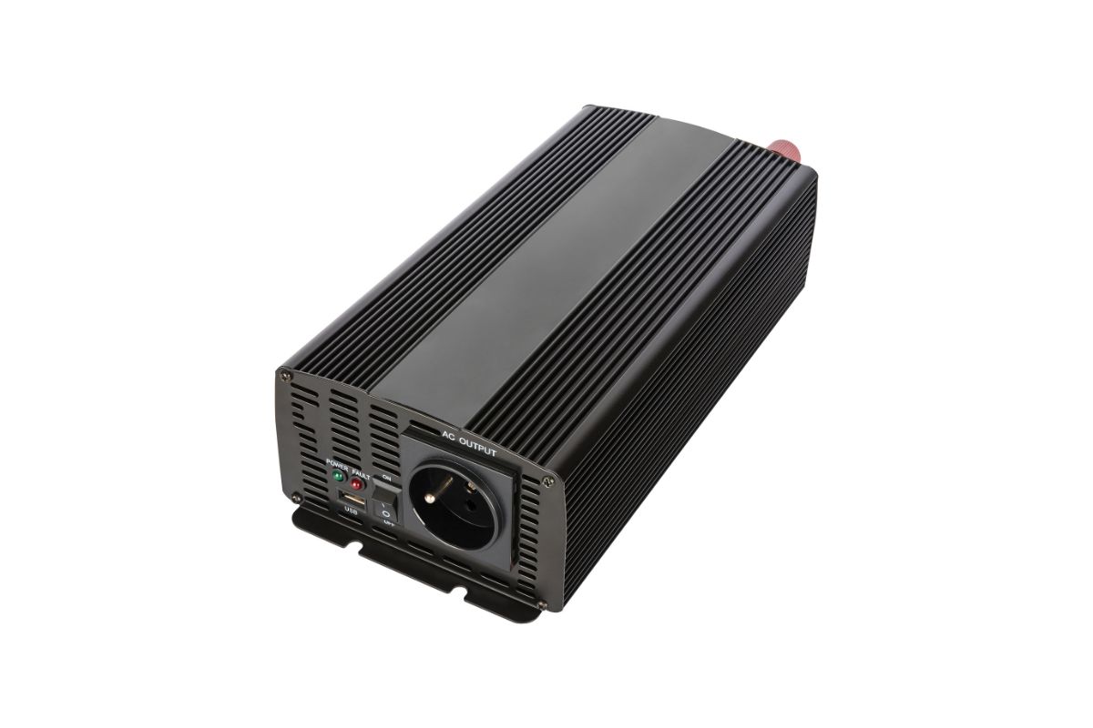 Isolated DC to AC power inverter